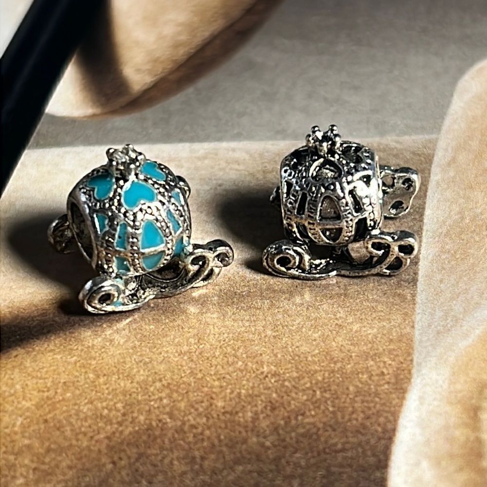 Carriage charms 2 pcs